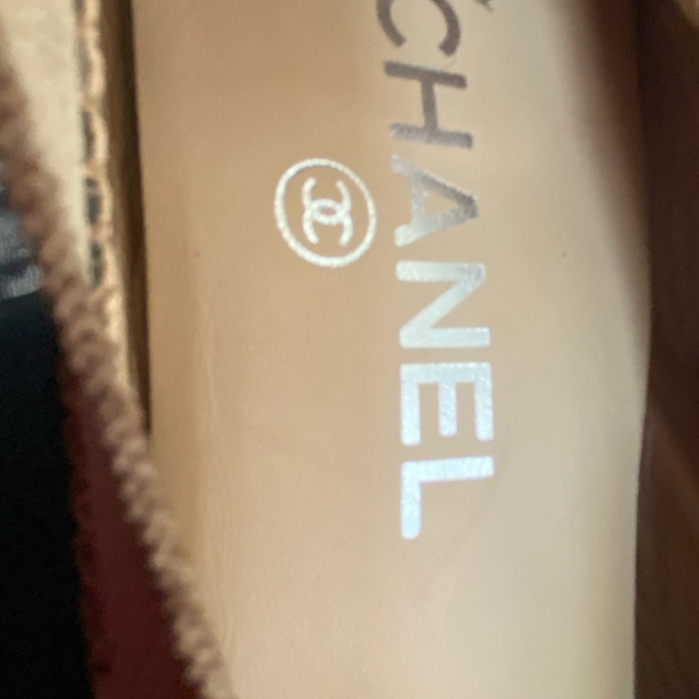 CHANEL Black and Gold Leather Ballet Flats - Picture 5 of 11